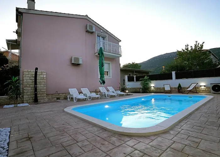 Villa Tago With Heated New Pool