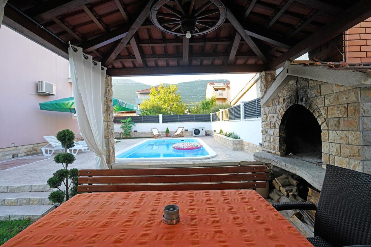 Tago With Heated New Pool