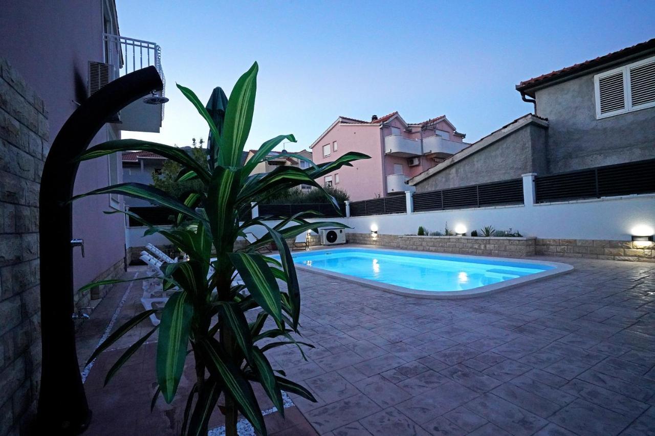 Tago With Heated New Pool Villa Kastela