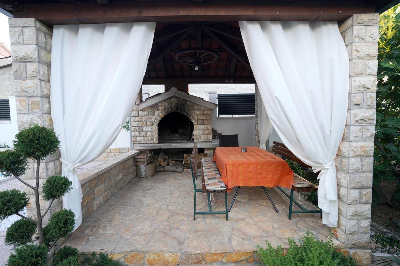 Tago With Heated New Pool Kastela