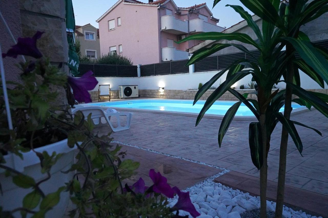Tago With Heated New Pool